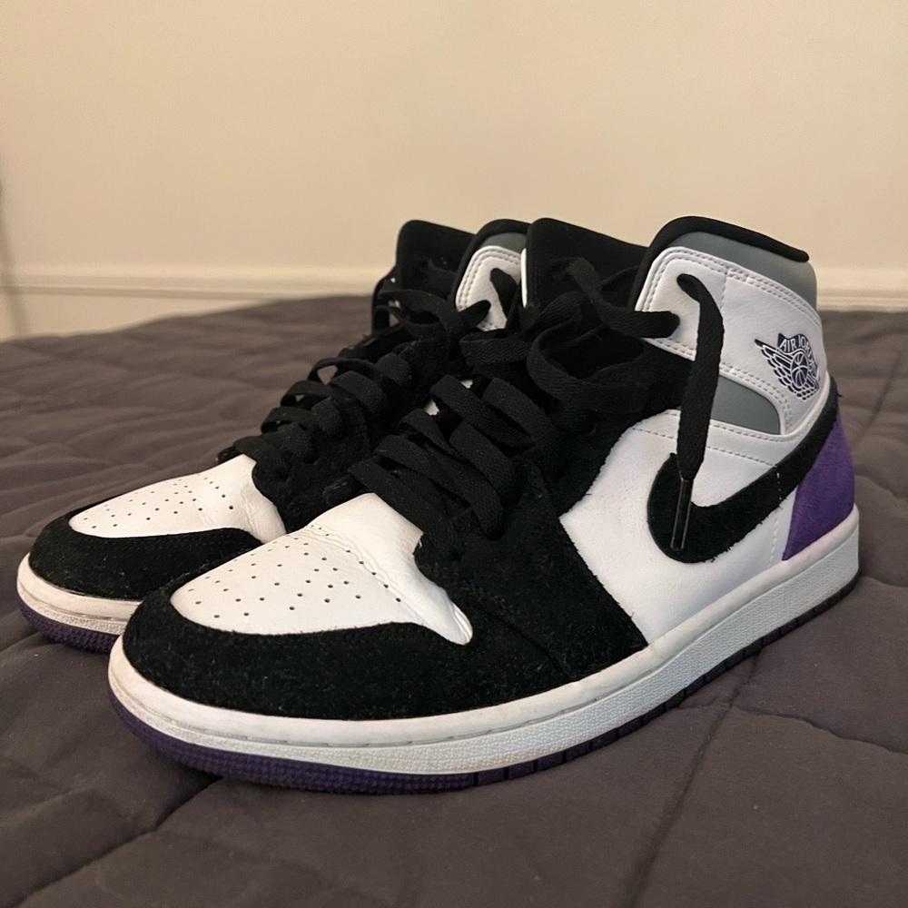 Jordan 1 Mid
SE Purple